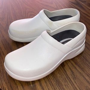 White Klogs
